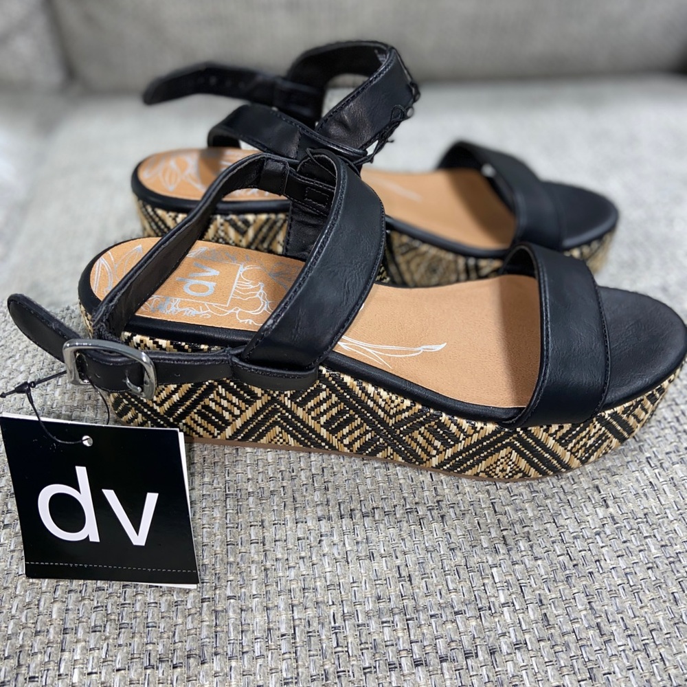Flat form sandal
